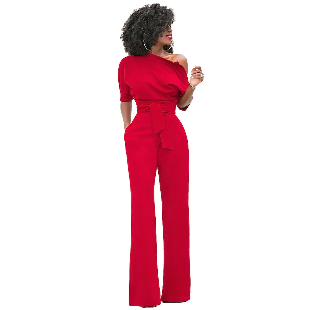 Eleganter Damen-Jumpsuit mit einer freien Schulter und Gürtel